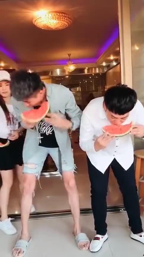 贵州表妹吃瓜,一场味蕾与视觉的盛宴