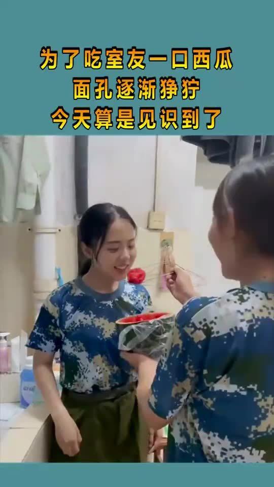 吃瓜室友同学,揭秘吃瓜室友同学的校园趣事