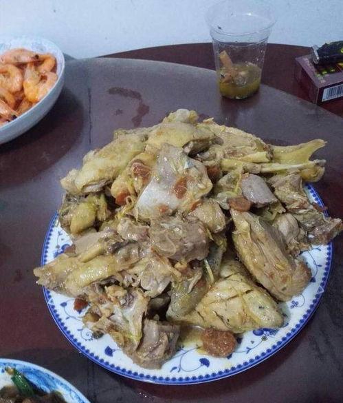 农村阿姨吃大瓜,农村阿姨的甜蜜大瓜时光