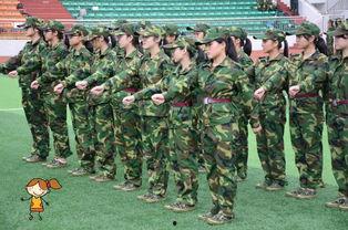 军训学姐跳舞吃瓜,青春活力满满一幕